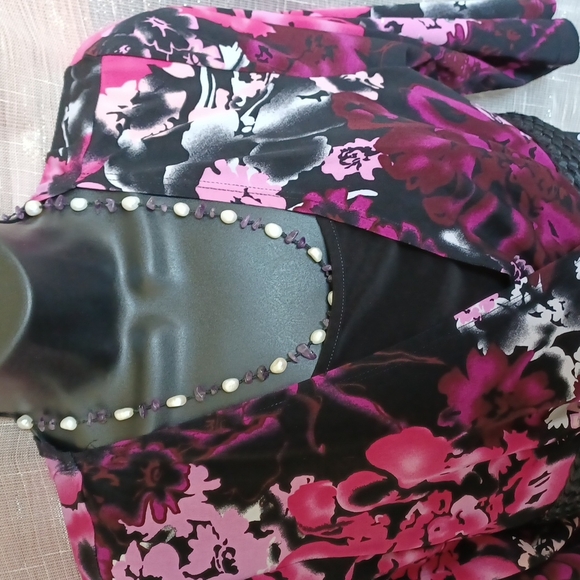Christopher and Banks stretch floral tunic - Picture 4 of 6
